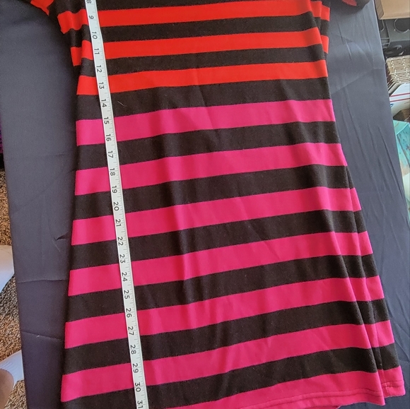 Lady's dress...id#024 - Picture 5 of 6